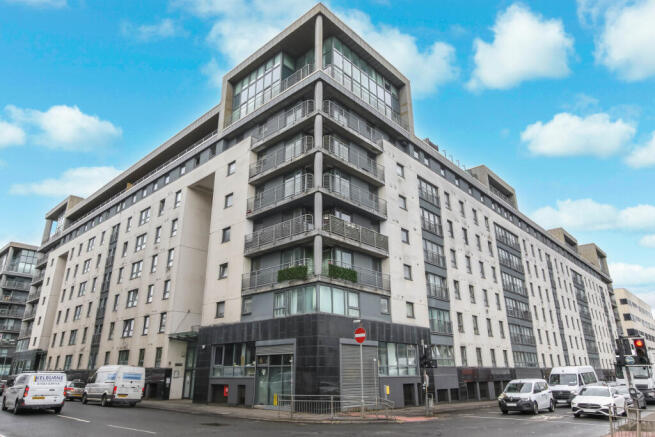 2 bed property, in 220 Wallace Street, £115,000