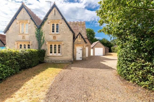 3 bed property, in Oakley Lane, £465,000