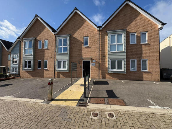 1 bed property, in Ebberns Road, £210,000
