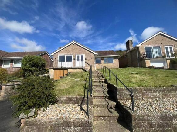 3 bed property, in Slades Green, £490,000