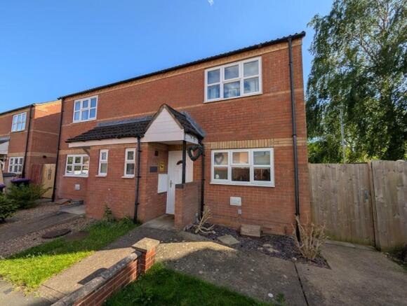 2 bed property, in Elsie Davis Close, £170,000