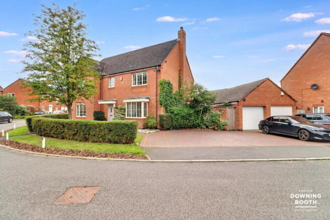 4 bed property, in Newbold Close, £780,000