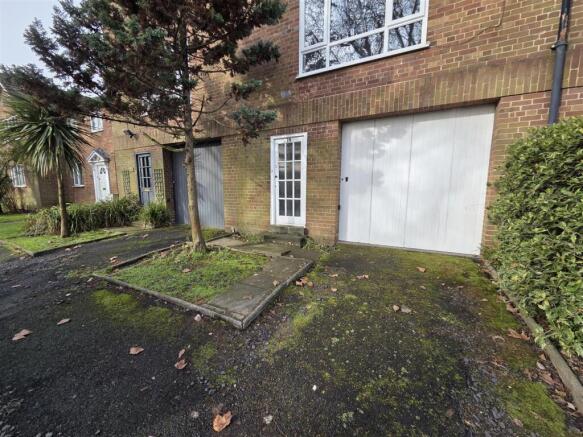 4 bed property, in East Drive, £345,000