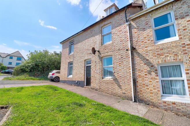 3 bed property, in Cowpark Terrace, £225,000