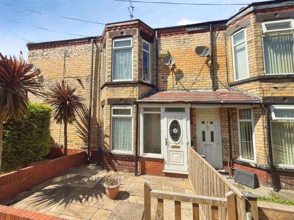 2 bed property, in The Avenue, £40,000