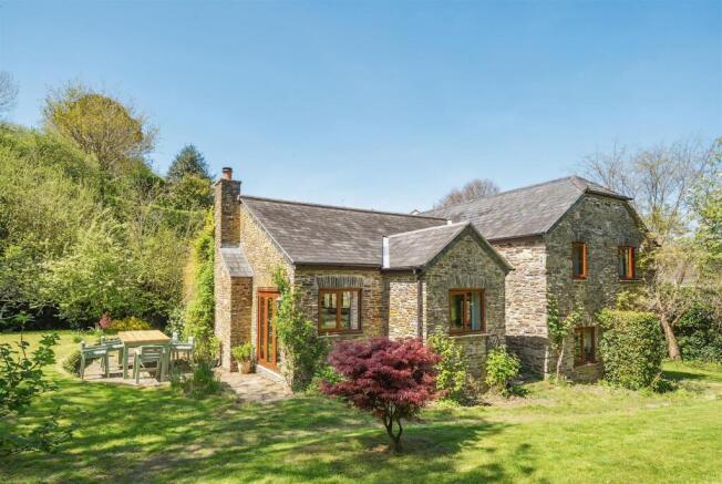 3 bed property, in Latchley, £699,950