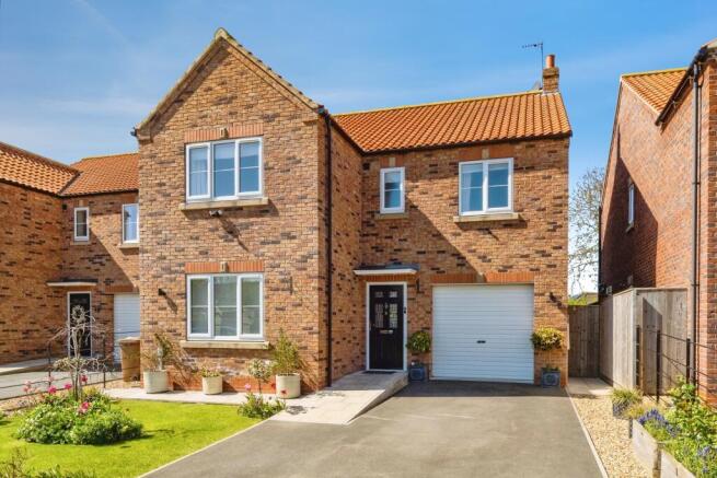 4 bed property, in Blanchard Close, £358,000