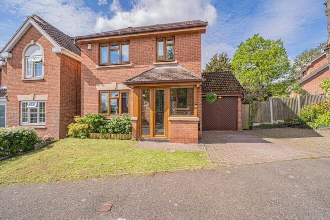 4 bed property, in Kingfisher Close, £380,000