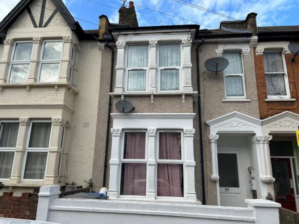 2 bed property, in Inman Road, £299,995