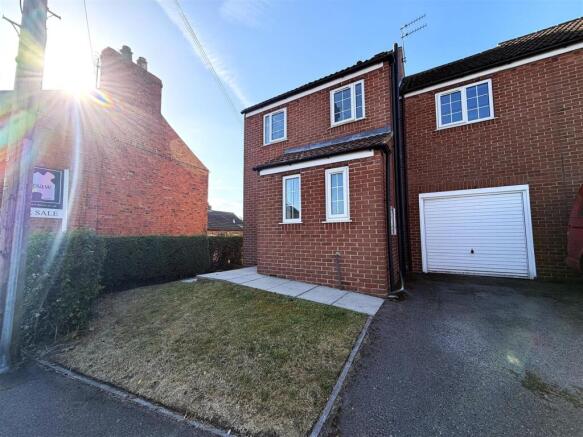 3 bed property, in Main Road, £199,950