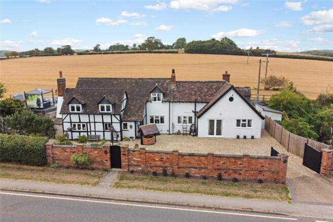 4 bed property, in Iron Cross, £850,000