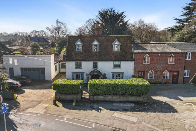 4 bed property, in High Street, £700,000