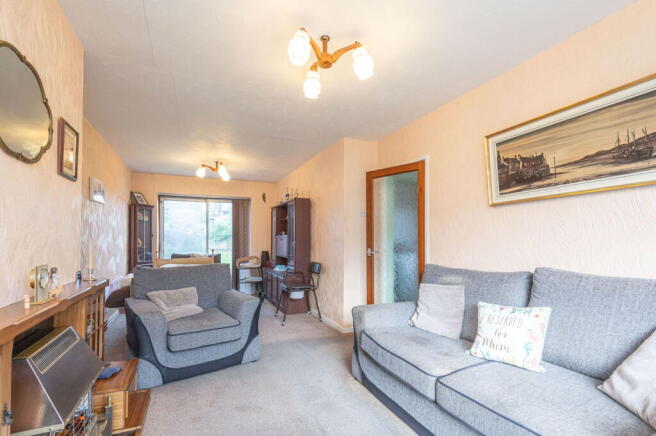 3 bed property, in Earlswood Crescent, £210,000