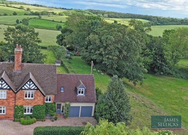 4 bed property, in The End, £800,000