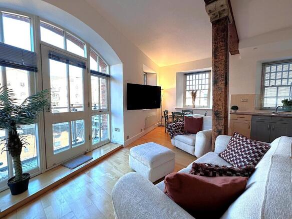 2 bed property, in 1 Dock Street, £375,000