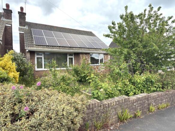 2 bed property, in Pound Lane, £295,000