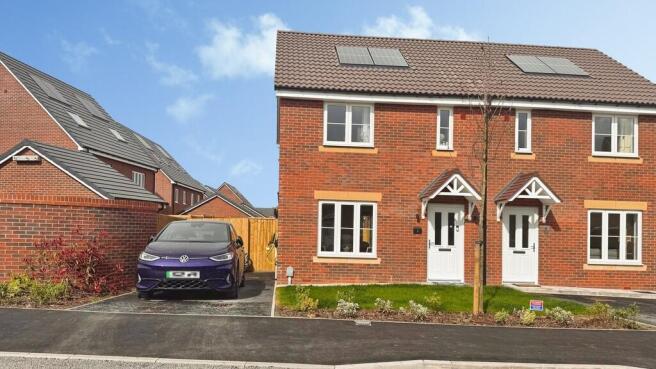3 bed property, in Tranquility Close, £290,000