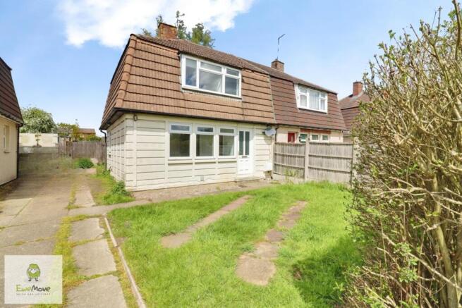 3 bed property, in Rowley Close Hednesford, £90,000