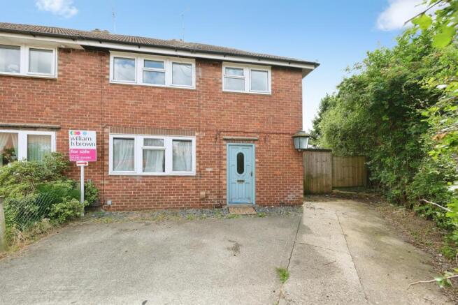 3 bed property, in Woodside Place, £135,000