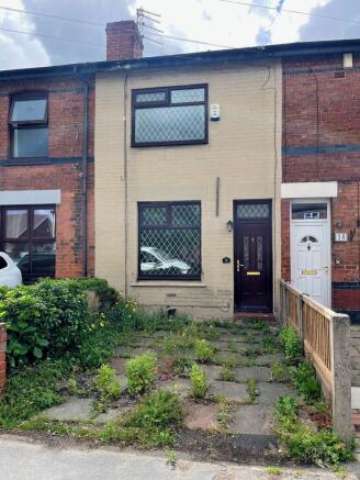 2 bed property, in Dialstone Lane, £195,000