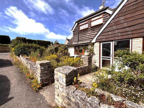 2 bed property, in Cecil Road, £385,000