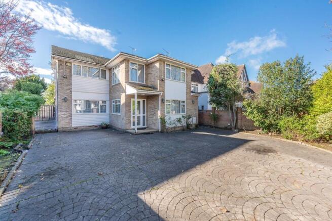 5 bed property, in The Avenue, £1,200,000