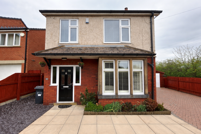 4 bed property, in Taylor Hall Lane, £380,000