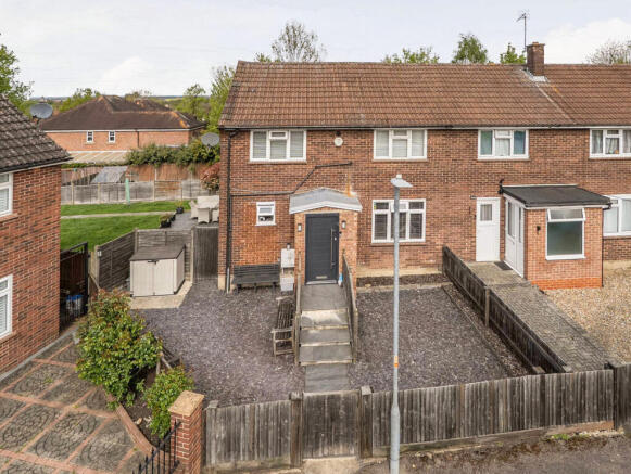 4 bed property, in Cotswold Avenue, £570,000