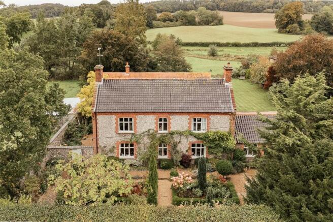 4 bed property, in Blakeney Road, £1,475,000
