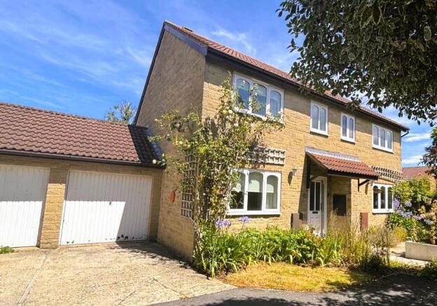 3 bed property, in Wellesley Close, £255,000