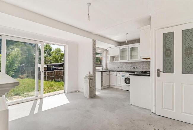 3 bed property, in Connaught Road, £500,000