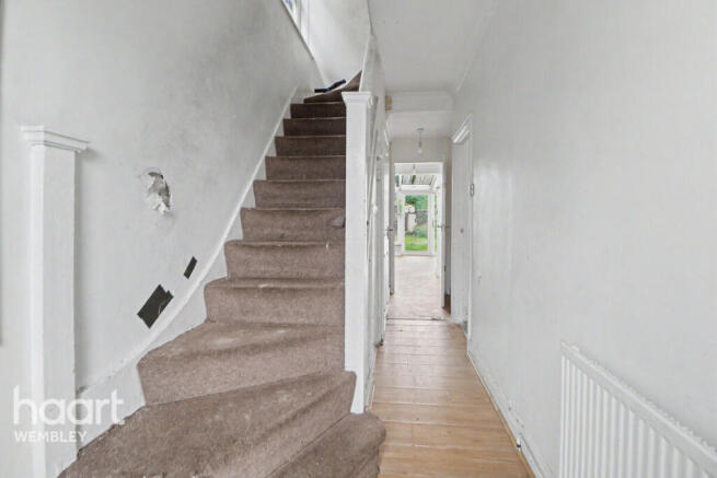 3 bed property, in Wembley Triangle, £600,000