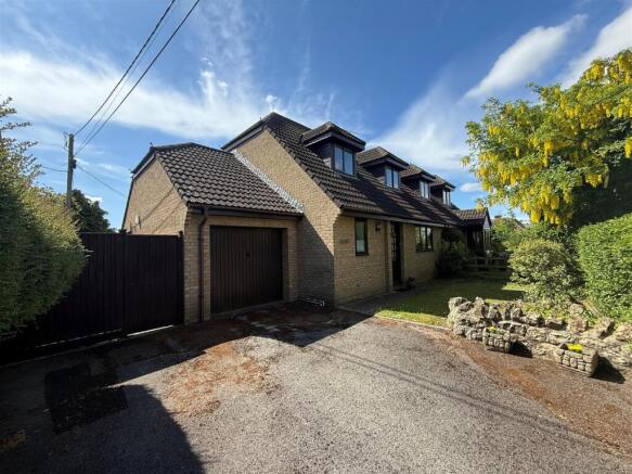 2 bed property, in Priestlands, £400,000