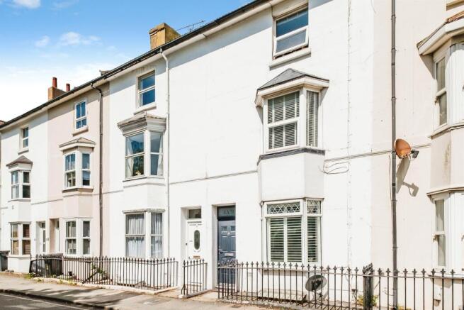 3 bed property, in Western Road, £325,000