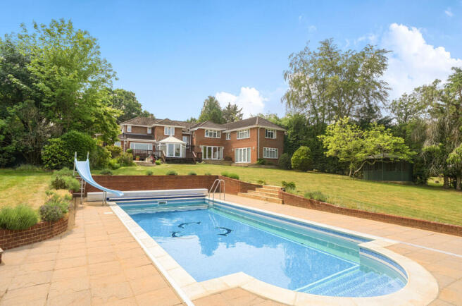 4 bed property, in Woodside Crescent, £1,600,000