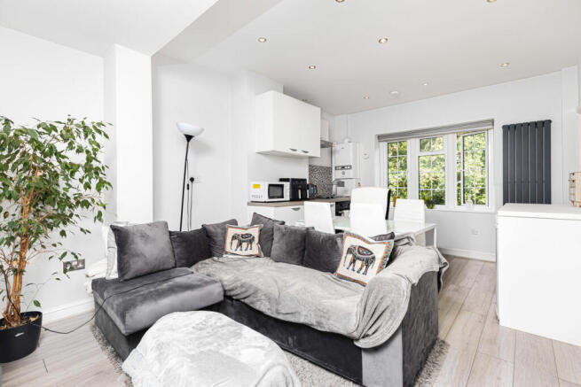 2 bed property, in Southend Road, £280,000