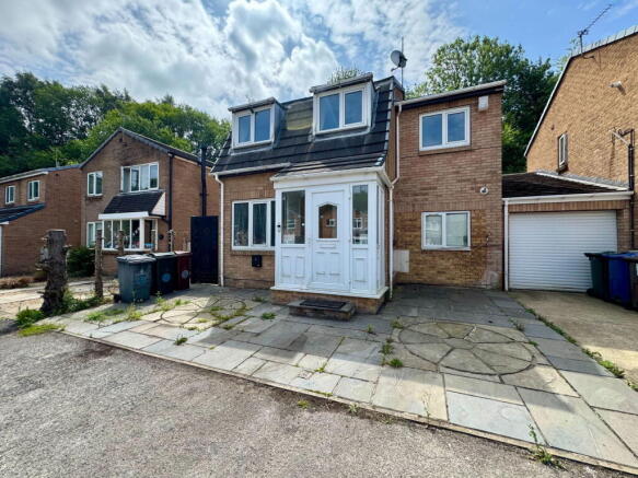 5 bed property, in Tennyson Close, £250,000