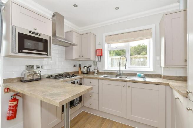 2 bed property, in Fort Warden Road, £120,000