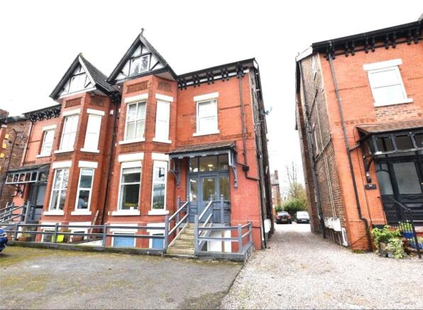 2 bed property, in Palatine Road, £260,000
