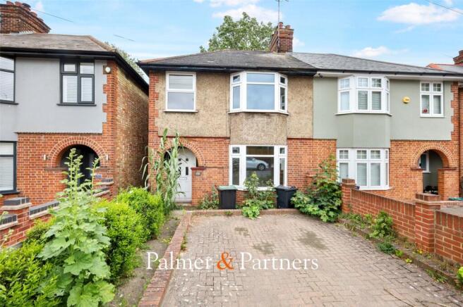 3 bed property, in Old Heath Road, £290,000