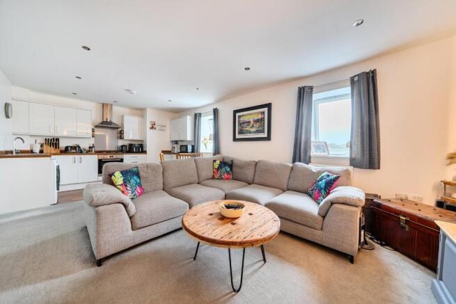 2 bed property, in Hart Plain Avenue, £210,000