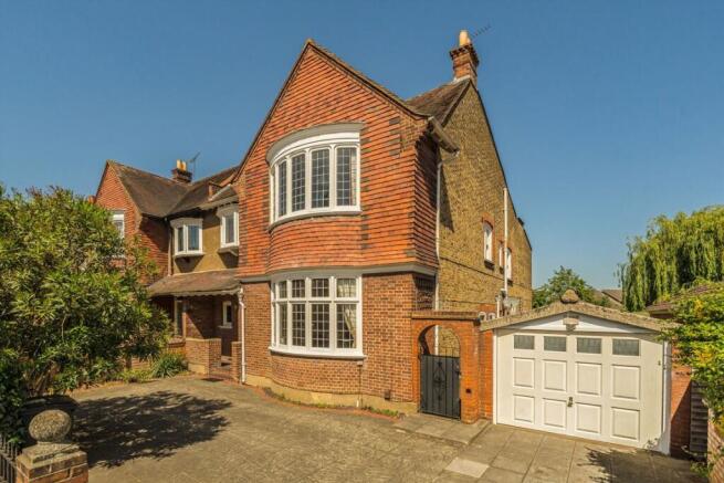 5 bed property, in Lingfield Avenue, £1,650,000