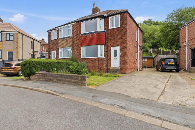 3 bed property, in Hungerhill Road, £155,000