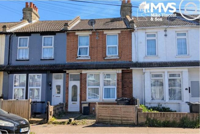 2 bed property, in Dudley Road, £165,000