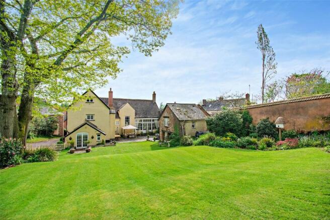 5 bed property, in Silver Street, £1,250,000