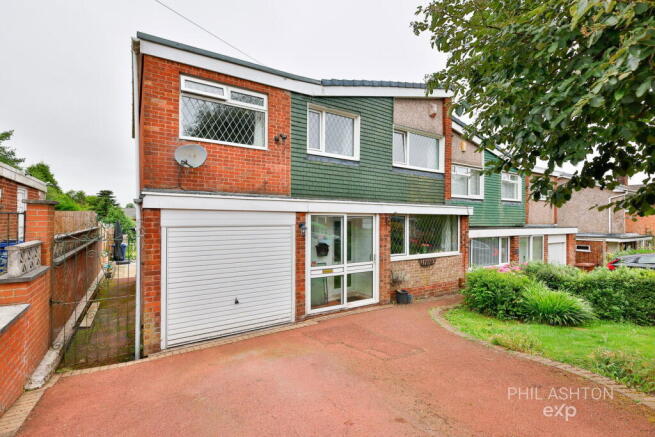 4 bed property, in Marton Drive, £210,000