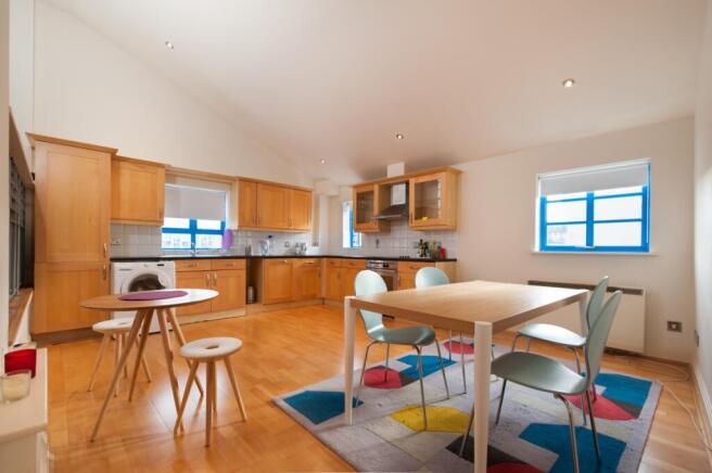 1 bed property, in The Plaza, £325,000