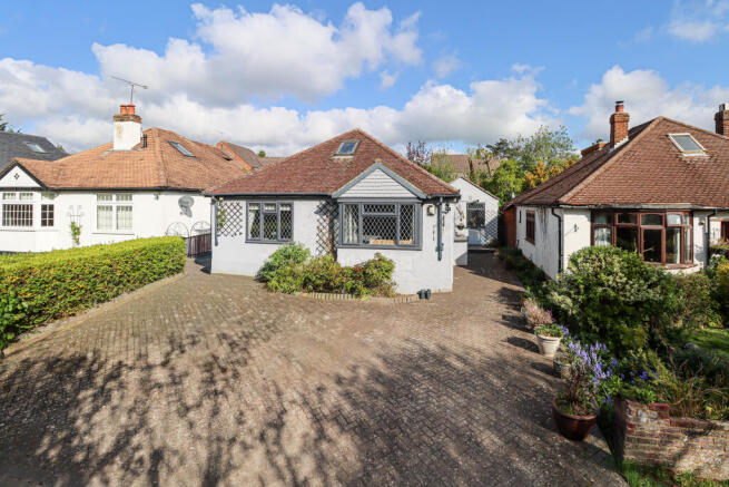3 bed property, in Linden Road, £675,000
