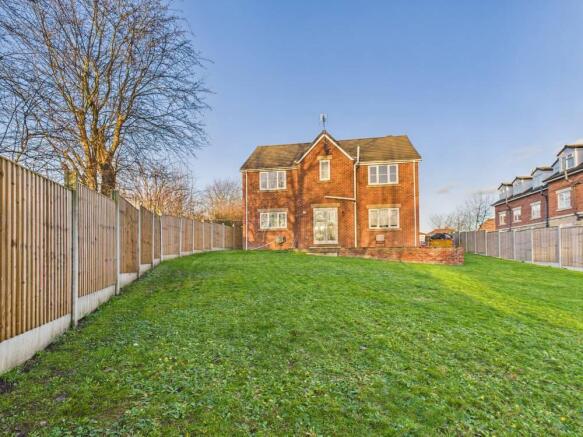 4 bed property, in Meadowfield Rise, £600,000