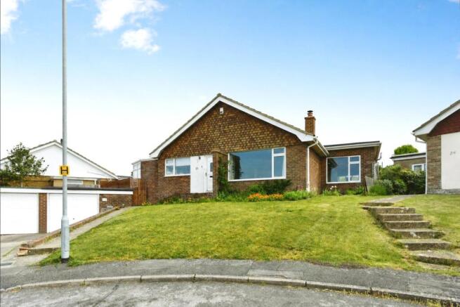 3 bed property, in Ifield Close, £475,000
